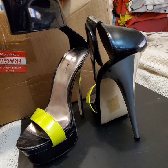 Platform heels - Picture 2 of 4